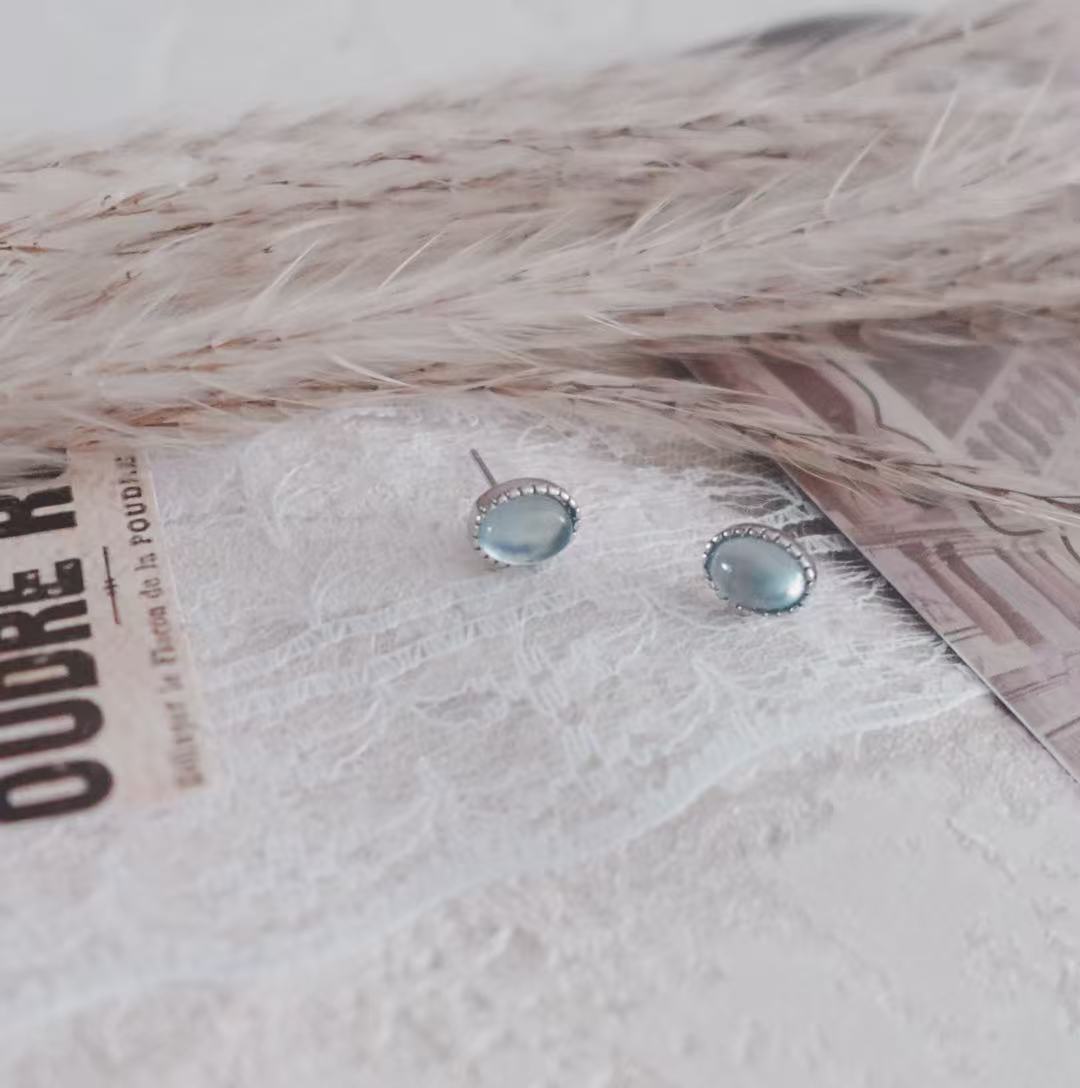 Elegant Aquamarine Oval Stud Earrings with Silver Accents for a Sophisticated Look