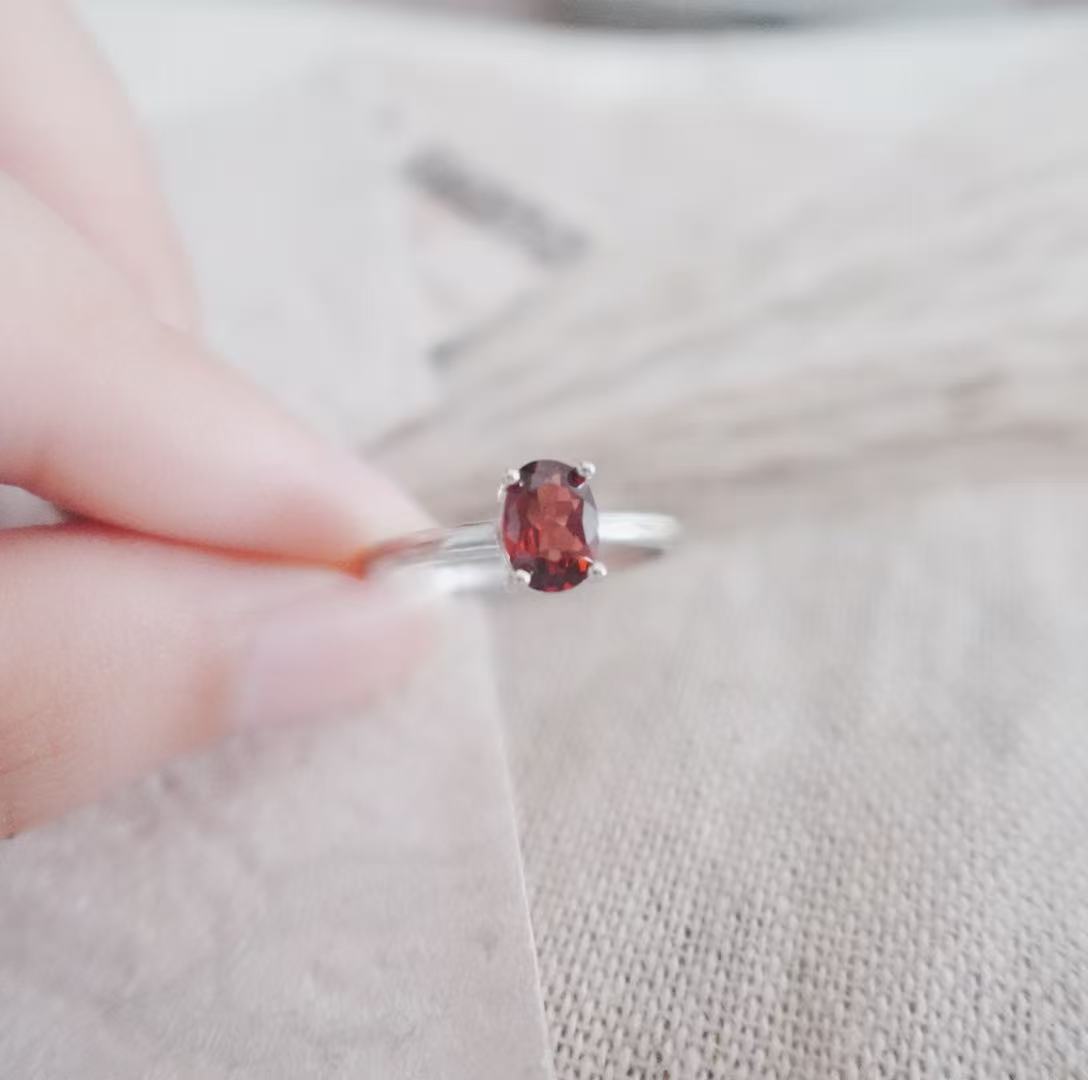 Elegant Oval Garnet Ring in Silver, showcasing a deep red garnet gem for a sophisticated look
