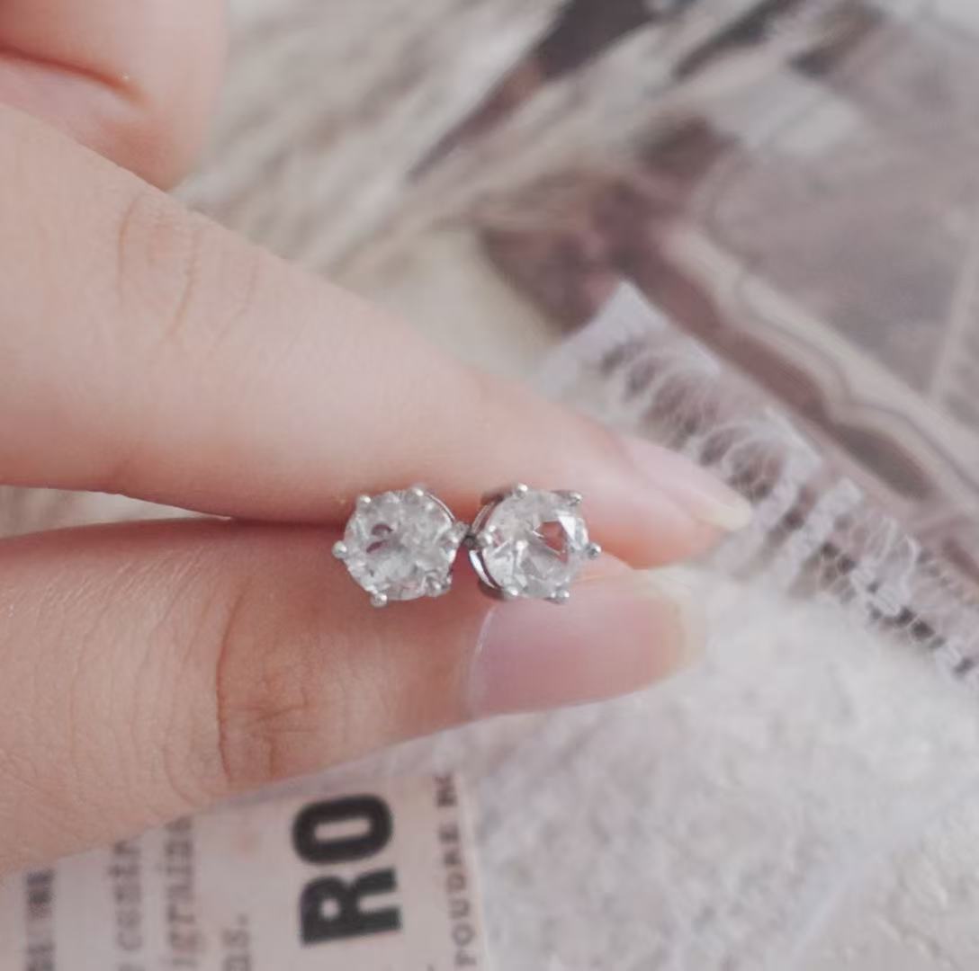 Elegant White Crystal Faceted Stud Earrings for a Dazzling Look