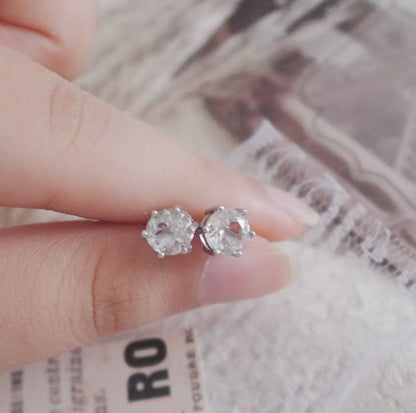 Elegant White Crystal Faceted Stud Earrings for a Dazzling Look